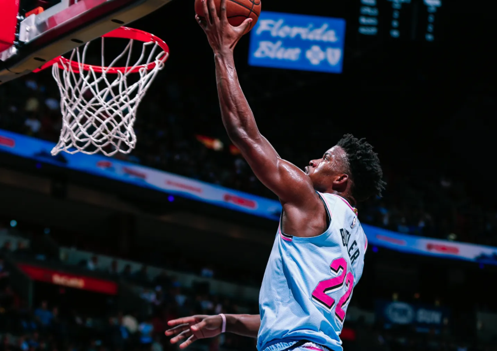 九游-Uzi关键节点突破纪录，老鹰带队取胜！的简单介绍